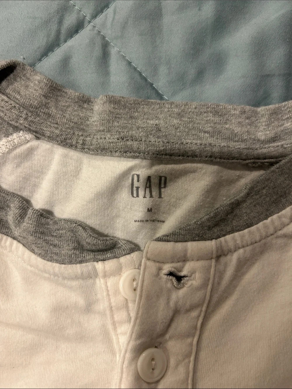 Henley 3 pack men’s tshirt. Med